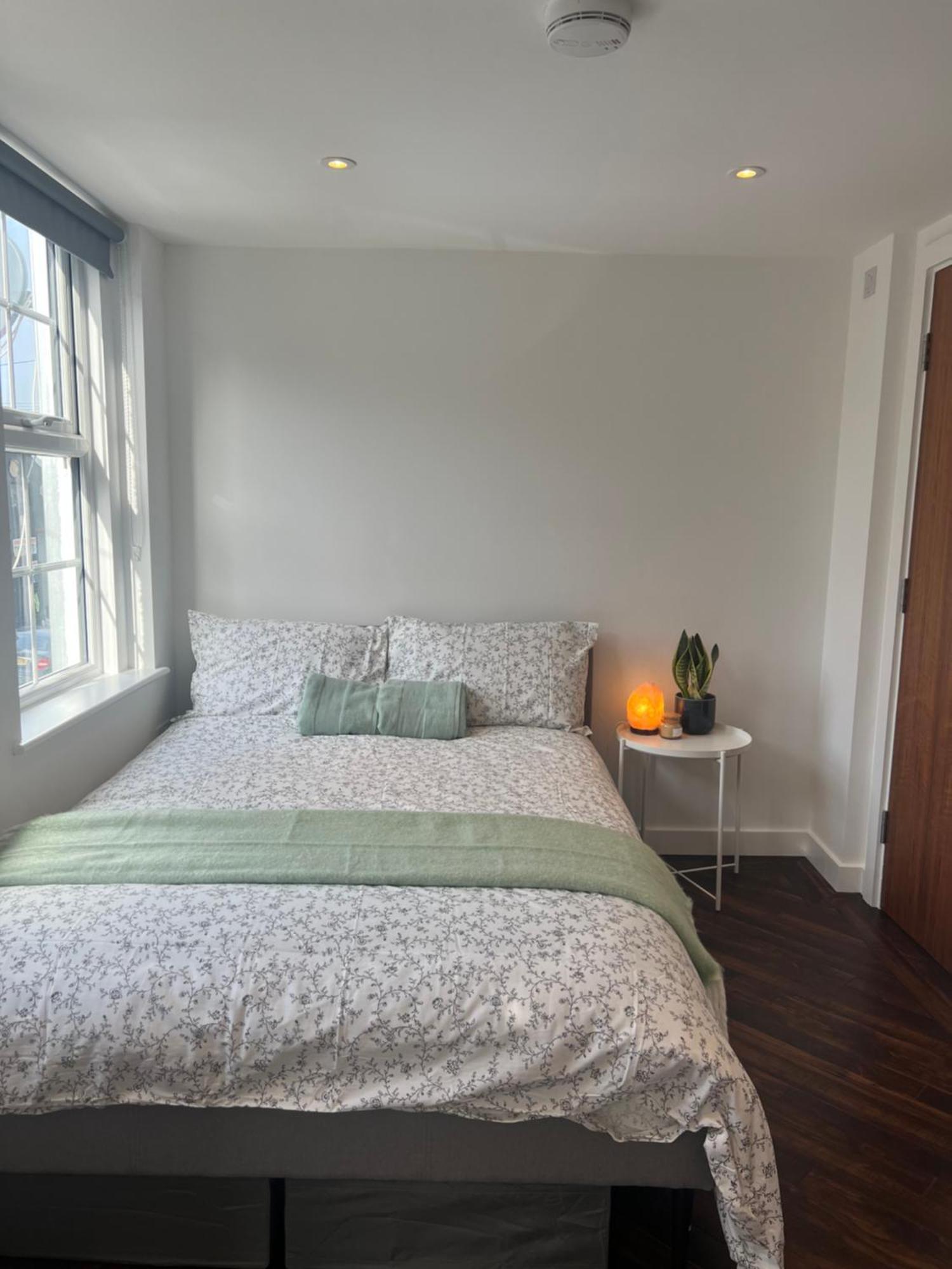 Spacious Battersea Rooms And Apartments Лондон Экстерьер фото