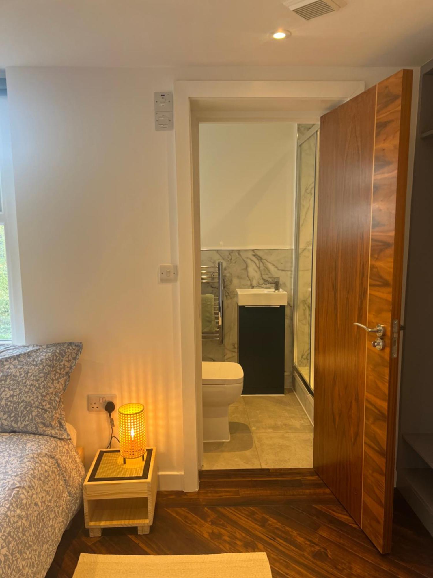 Spacious Battersea Rooms And Apartments Лондон Экстерьер фото