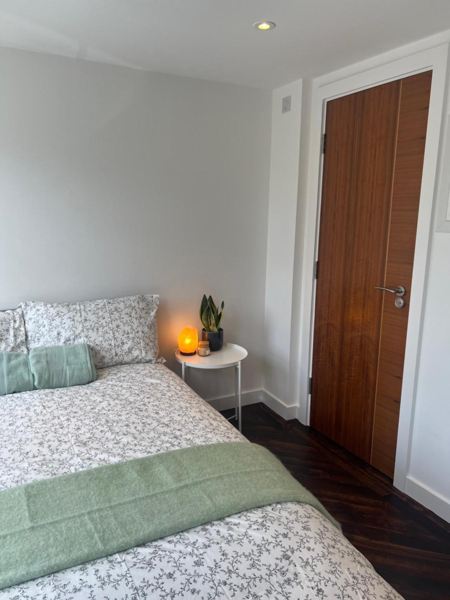 Spacious Battersea Rooms And Apartments Лондон Экстерьер фото