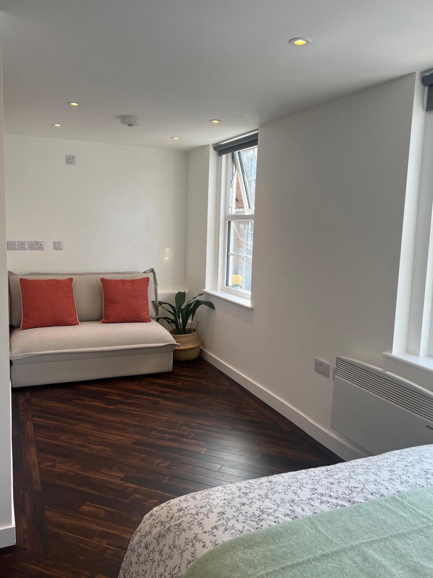 Spacious Battersea Rooms And Apartments Лондон Экстерьер фото